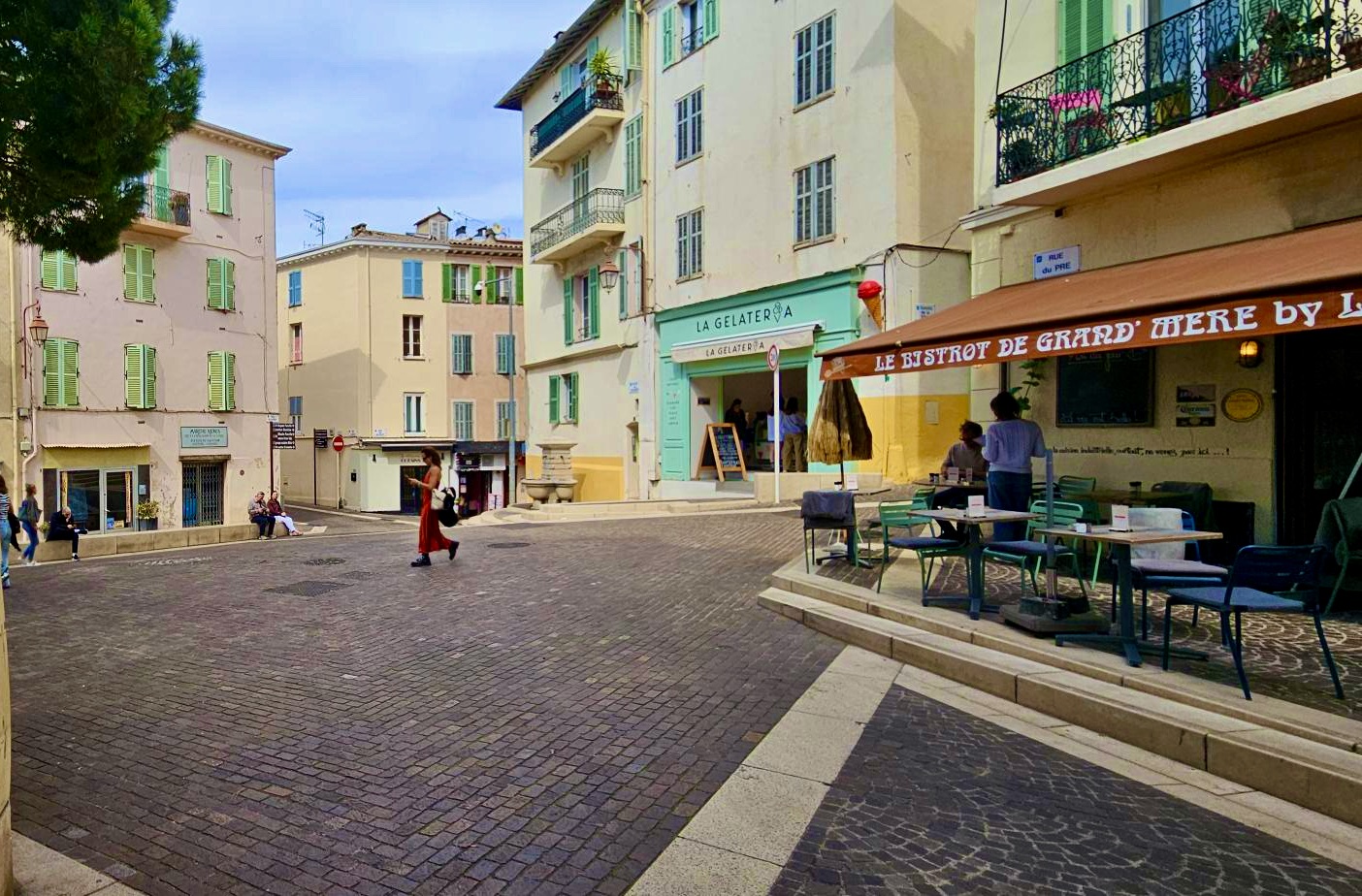 IMMEUBLE RÉNOVÉ / STYLE PETIT HÔTEL - CANNES – LE SUQUET - 3