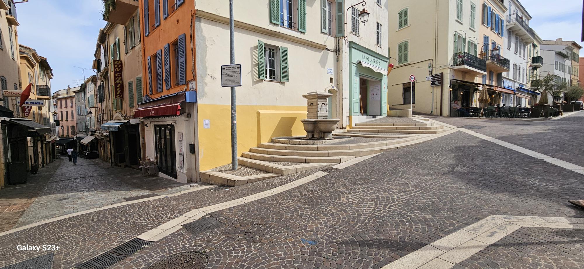 IMMEUBLE RÉNOVÉ / STYLE PETIT HÔTEL - CANNES – LE SUQUET - 4