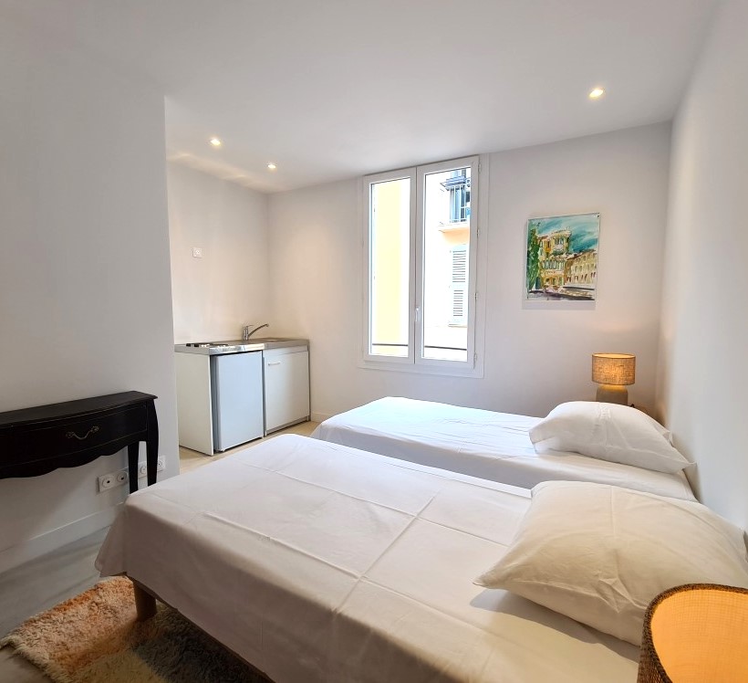 IMMEUBLE RÉNOVÉ / STYLE PETIT HÔTEL - CANNES – LE SUQUET - 7