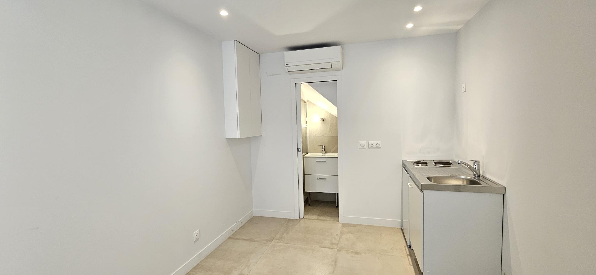 IMMEUBLE RÉNOVÉ / STYLE PETIT HÔTEL - CANNES – LE SUQUET - 9